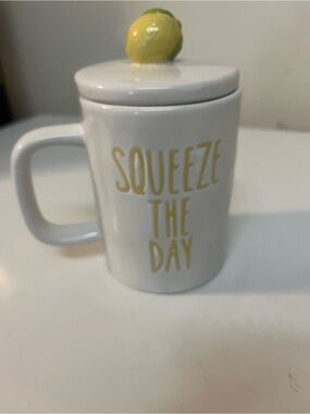 Blue Harbor Squeeze the Day Lemon Lidded Ceramic Coffee/Tea Mug Yellow and White